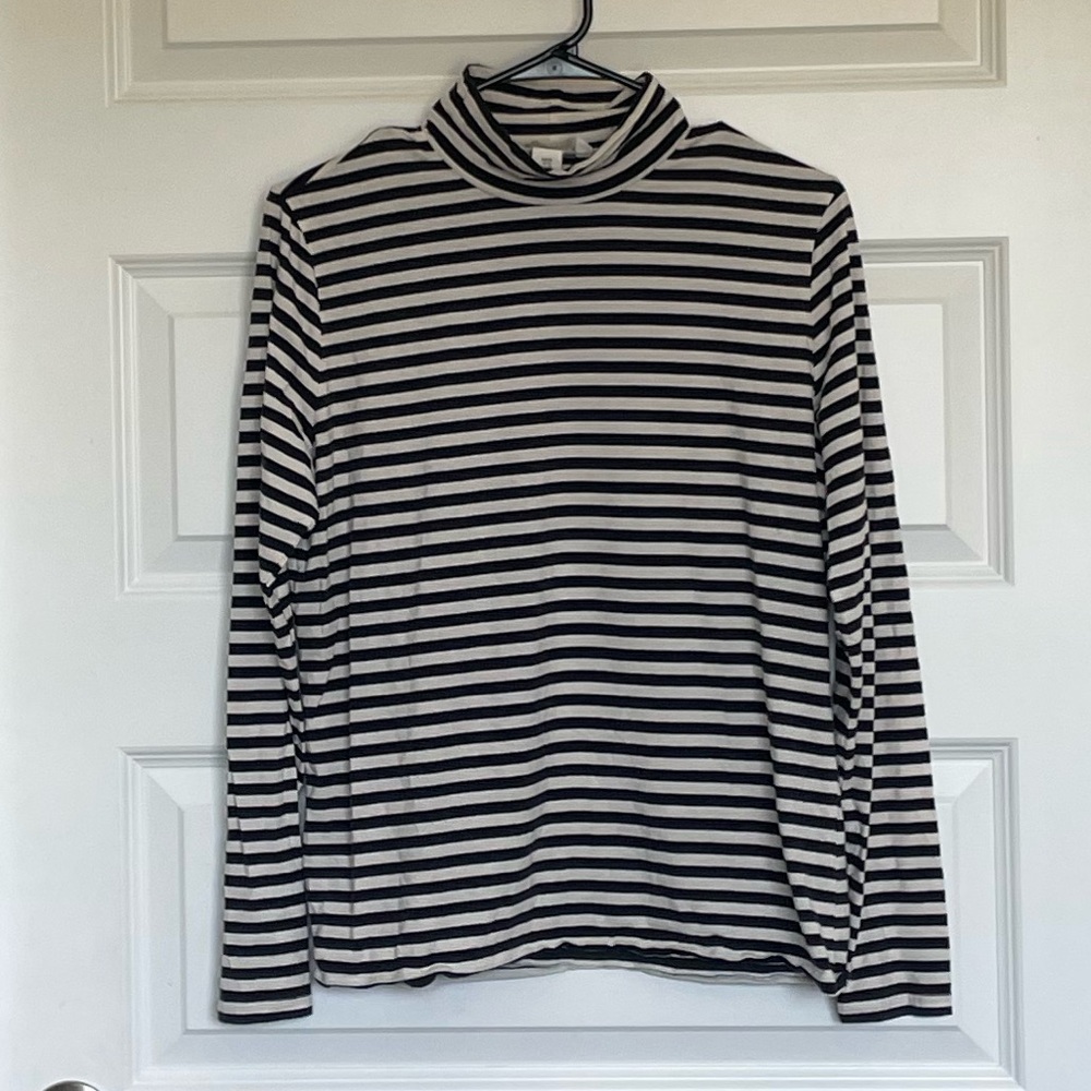 Black and white striped turtle neck top